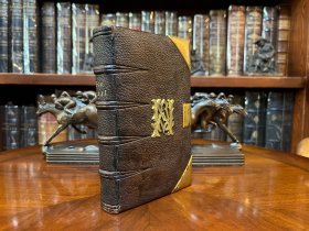 1865古董圣经，摩洛哥小牛皮装帧，用料扎实，沉重压手。镶铜配件完好，开合自如。花体德语版。
