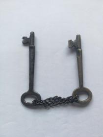 老钥匙（左铁右铜）