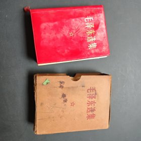 毛泽东选集（合订一卷本）64开，外盒有.有浅水皱，毛主席彩色军装像照片，中国人民解放军战士出版社翻印出版，1973年第3次印刷