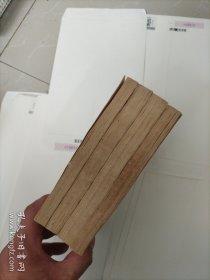 毛泽东选集1～4卷.全套！～（一位老同志的私藏～ 原配本～全部沈阳1966年10月第一次印刷）：白皮，简体字横排版。！全部1966年10月沈阳第一次印刷！，每本都盖有藏家印章！～总体品像不错：自然、立正、包老保真！（注意：内页有一些画线，请先看图片和描述，然后.可放心选购…！，，