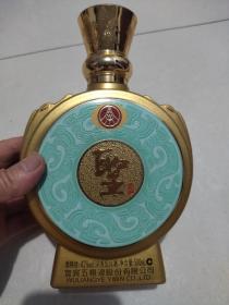 五粮液《圣酒》酒瓶，