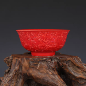 雍正珊瑚红雕刻龙碗