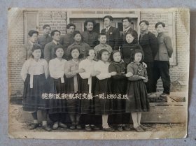老照片 《德新区 新驿村 文艺一同》1950年2月18日。 现，延边朝鲜族自治州 龙井市 德新乡。