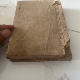清嘉庆桂华楼刻本（律赋新机）初集，二集，续集，两册全，这类书籍主要为士子研习律赋写作技巧、掌握格律规范所用 ，对研究古代文学创作规范和科举文化有重要价值。