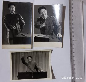黑白照片3张 毛主席时期艺术家表演的说书照片。