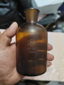 老玻璃药瓶