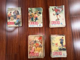 群众医学1974（1-3）3本，1975（1-5）5本，1976（1-12）全年12本，第9期带毛主席活页黑白像增页，完整 、1977（1-12）全年12本自订本，1978（1、2、4-6）5本共37本合售