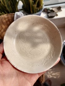 定窑小盘一对！尺寸规格口沿直径12.8厘米底足直径7.5厘米高2.3厘米！