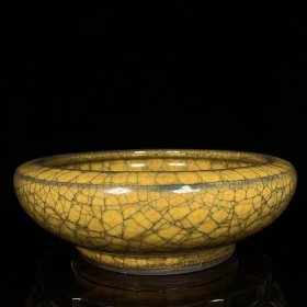 宋官窑冰裂纹笔洗，高7.5直径23cm，