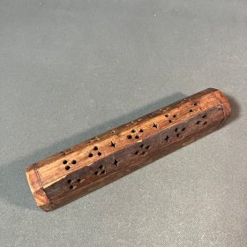 木质盒子一个