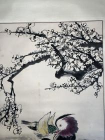 江苏省国风书画院高级画师扬州书画院副院长扬州市花鸟画研究会顾问中国扬州鉴赏书画院副院长扬州耿昌信梅下双栖度岁寒花鸟立轴68*50
耿昌信，1937年生，江苏扬州人，1962年毕业于江苏省国画院。数十年专攻花鸟，龙擅长牡丹，扬州耿牡丹之称。作品曾多次参加全国性和省市美展.
1992年在江苏无钧赏梅胜地举办百梅画展。
1997年在无钧钱松岩艺术馆举办牡丹画展。
1998年在扬州西湖公园举办牡丹