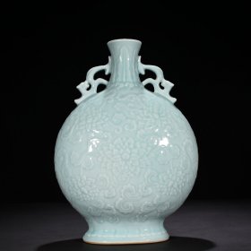 清乾隆粉青釉雕刻花卉纹扁瓶37*24厘米
