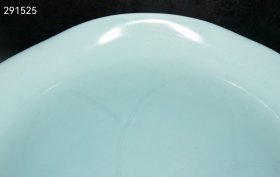 珍藏宋代龙泉釉花边大碗