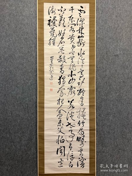 高古笔书法【梁川星岩】 
1789 - 1858（70岁。幼名卯， 名孟纬，字公图，号天谷翁、老龙庵、百峰、鸭沂小隐、诗 禅、真逸、须仙、夏轩、春雷阁,通称新十郎。美浓国（今 岐阜县）人长于山水，亦工书法,江户时代的著名诗 人,善汉诗，著有《星盛集》、《春雷余兴》
名称:老作品【古筆书法】 
材质:纸本绫裱立轴
规格：47*179(画心cm) 
品相:老旧，黄斑，褶皱，脱裱，木盒破损