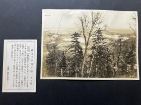 【铁牍精舍】【民国老照片】【照片1-37】 30年代前后敦化、镜泊湖、山海关、蒙古、蛟河银盐照9张附说明，零售另议，尺寸略有差别，约15.7x11.2cm。分别为敦化山中鸦片烟（如图有破损）、镜泊湖店招、山海关城景、蒙古母子、蛟河年末大街、敦化山中小屋、镜泊湖水上店、吉林双岔河木材市场、海边木舟