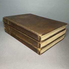 【世界上最伟大的画作】 版本：1934年出版 数量：精装3册 尺寸：30.5×21.5cm 提要：此书名《The world's greatest paintings》，内收从15世纪到20世纪欧洲名画，每幅画都有作品介绍和画家介绍。此书书面轧花烫金，道林纸精印，书内有几页缺少画页，具体如图。