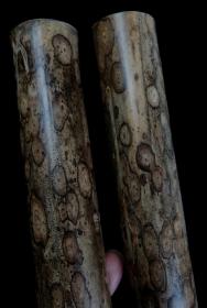 大尺寸老梅鹿竹扇料，老料，有老伤，底子深做出来的梅鹿扇子漂亮有品位，尺寸：39x3.0cm。
