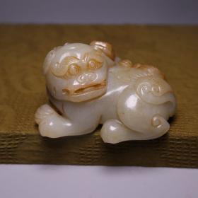 旧藏 枣红皮和田玉籽料瑞兽雕件