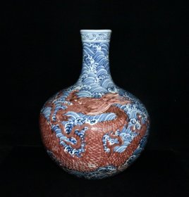 明青花釉里红海水龙纹天球瓶【43×33cm】