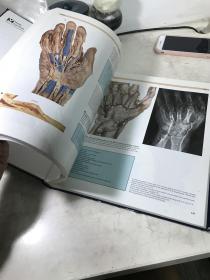 1984年COLOR ATLAS OF HUMAN ANATOMY 人体解剖彩色图集，伦敦大学解剖学教授联合主编，大16开357页精装