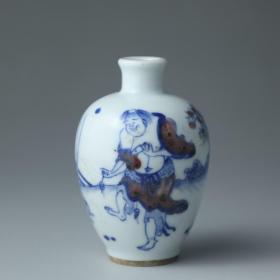 清代一善堂製款-青花釉里红刘海戏金蟾鼻烟壶高度7cm，口径1.7cm，肚径4.7cm。