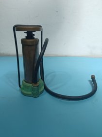 第一代红旗汽车上的打气筒，带折叠簧！正常使用！！依旧出气痛快！！