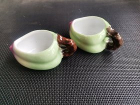 早期寿桃小耳杯一对合售（品相完好）
