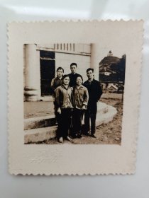 1965年贵阳阿嘛老照片：临别前合影于麻江。尺寸8x7㎝