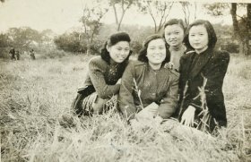民国上海风景老照片中山公园里的旗袍美女合影老照片(风景原始，与现在不同)