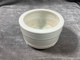 清代 德化窑三足弦纹炉 口径11.2厘米，高7.2厘米，品相完整 标价为实价，喜欢的朋友直接拍下，顺丰包邮