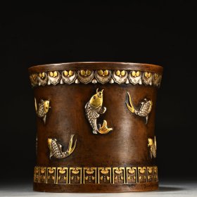 铜鎏金年年有鱼笔筒