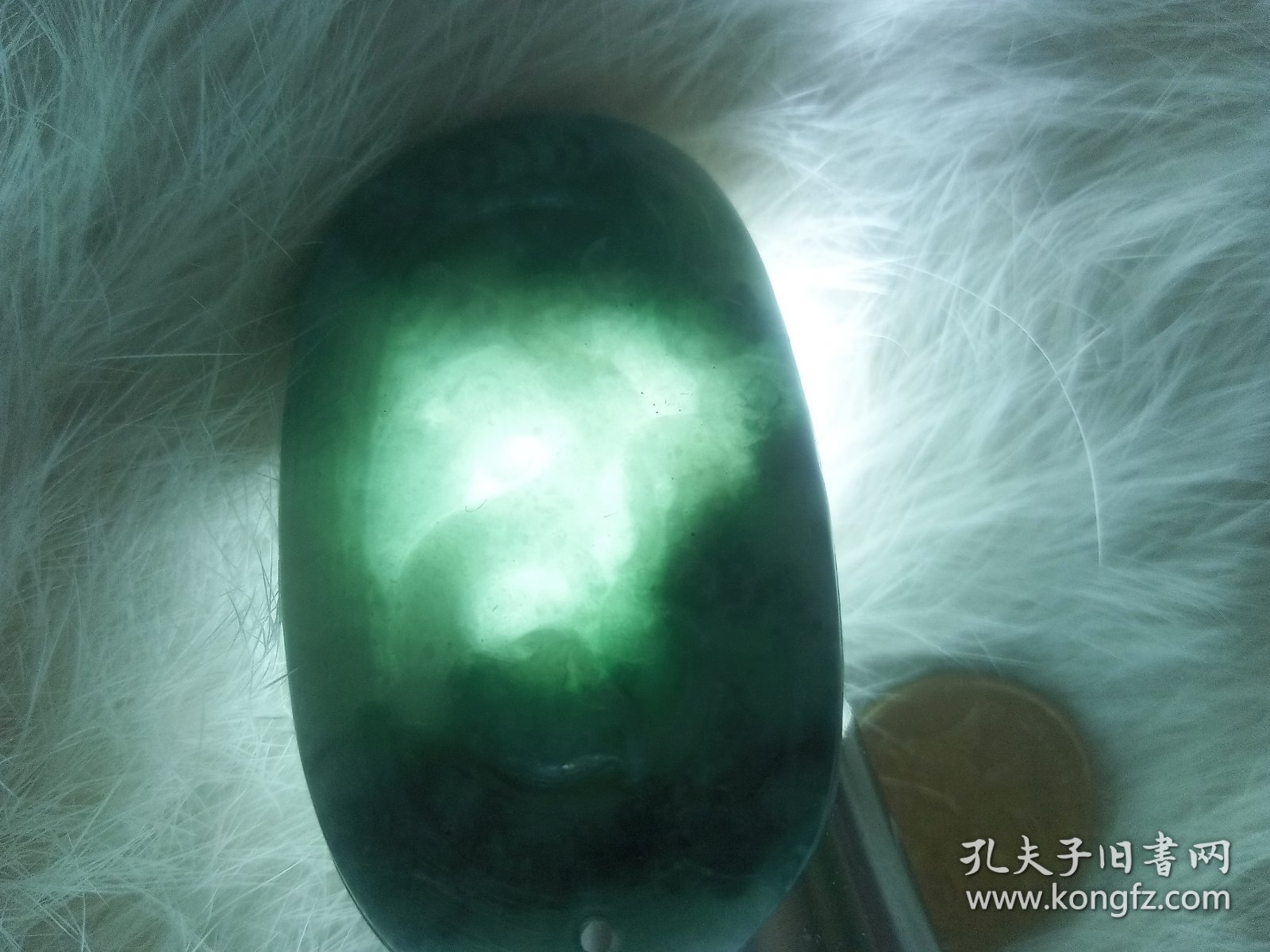 赔血本无归包a翡翠微瑕，1个天然大翡翠长约4.5mm