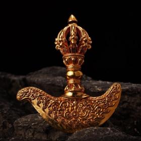 西藏收藏鎏金金刚降多杰魔斧头法器
工艺精湛   造型别致
长13厘米，宽11厘米，重285克