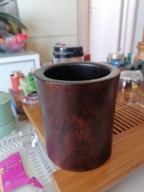 老黄花梨笔筒微束腰！包浆皮壳熟旧自然！尺寸规格高13cm直径11.9cm。