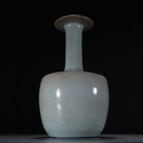 回流 汝窑包金赏瓶
尺寸：高25cm 宽13.8cm 重867g