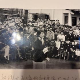 红线女、马师曾、胡志明六十年代照片