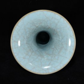 汝窑冰裂纹花觚,15×11厘米