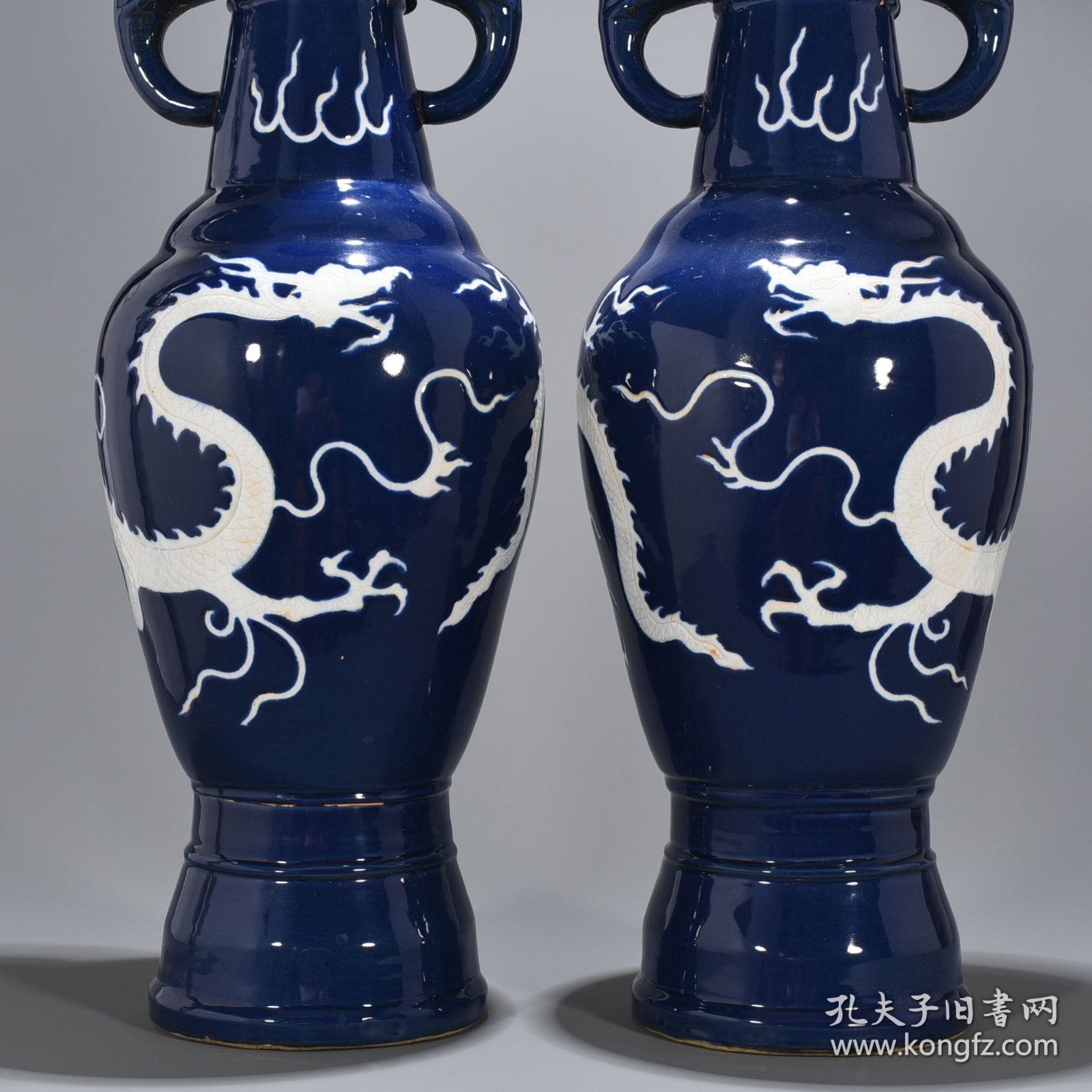 元祭蓝釉刻白龙纹象耳瓶 64*20厘米