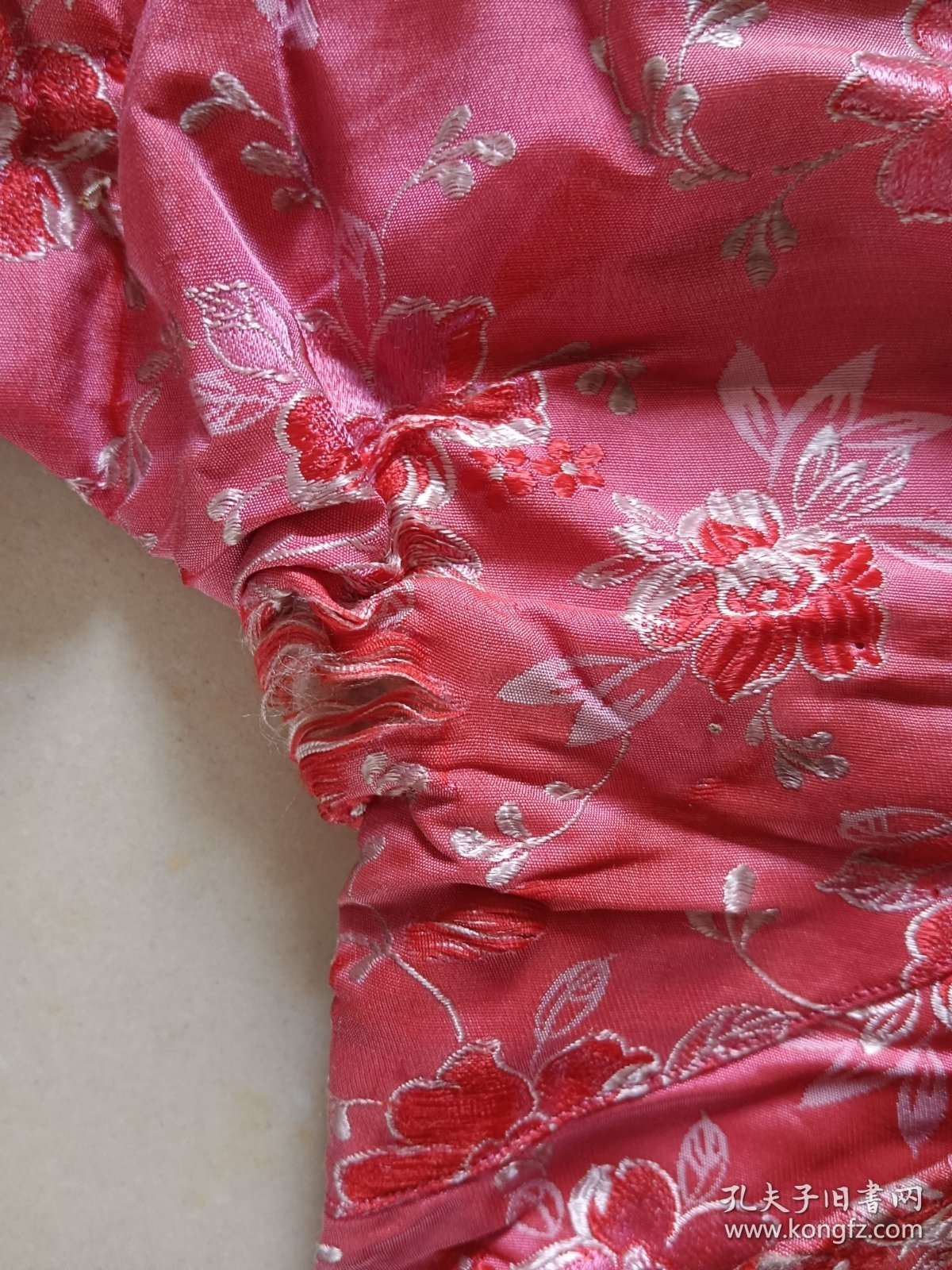 手工缝制老搭襟花袄 老褂子 图六肩下有磨残 图七衣襟下有几处磨残 衣领磨损，图九背面一处破损收藏摆件道具不保合身