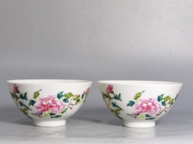 清雍正 粉彩花卉茶圆