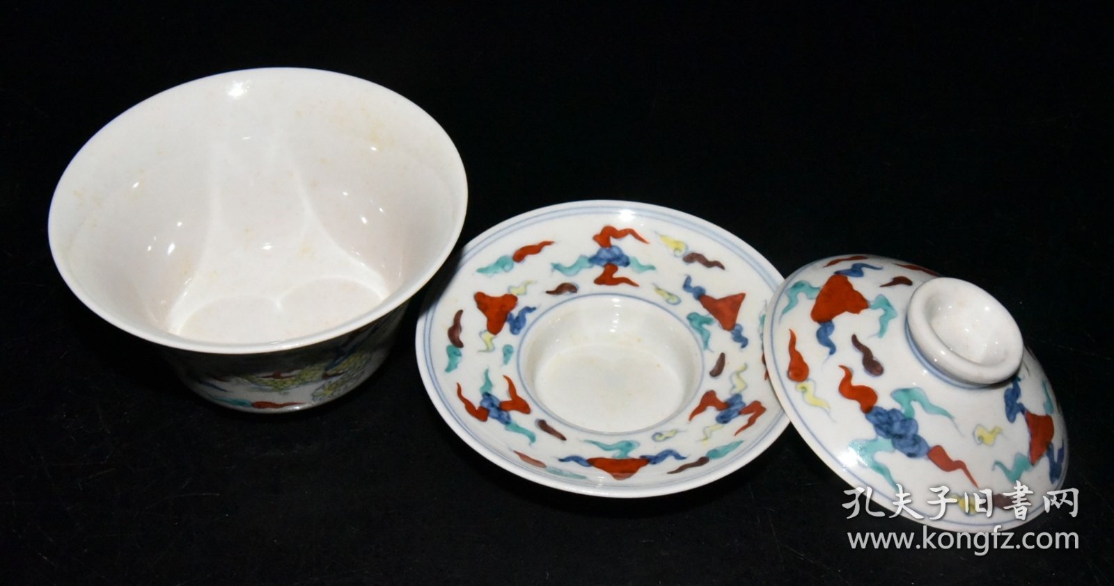 旧藏 明代成化红胎斗彩龙纹盖碗一对【9.5×11cm】