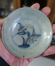 青花卧足盏