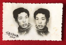 1959年男青年在新疆乌鲁木齐留影艺术老照片