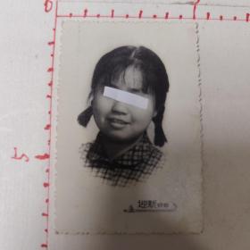 44  老照片  女青年艺术照  上海迎新照相