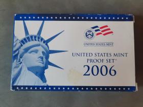美国硬币，2006年精制币套装，内有2卡，分别州币和流通币。盒有裂