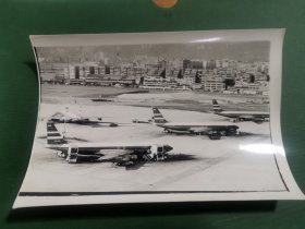 香港八十年代国泰飞机启德机场黑白老照片