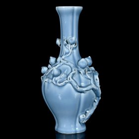 清乾隆天青釉捏花九桃纹橄榄瓶 31/15厘米