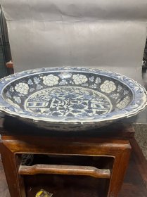 青花葵口大盘；