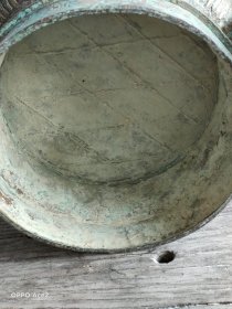 春秋战国时期青铜香炉一个，锈迹入骨，老化明显，钙化深邃，品相完整，成色如图。