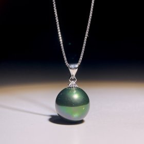 珍藏孔雀绿珍珠首饰三件套 直径13.8㎝ 1.0㎝ 重33.9克